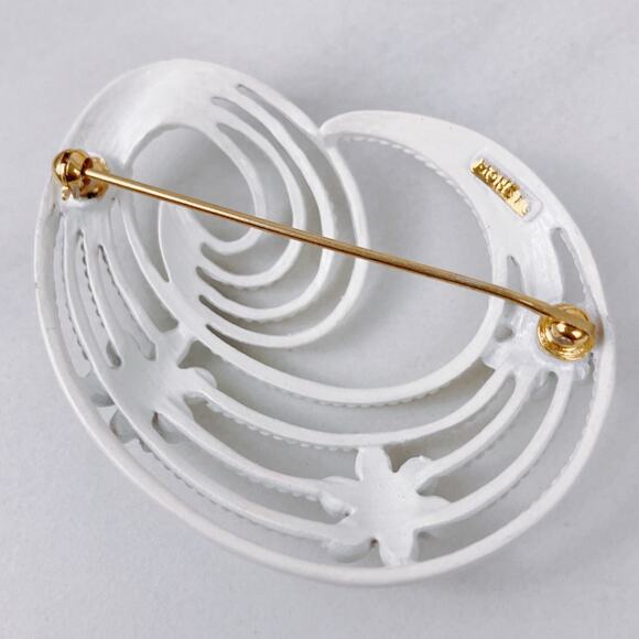 Unusual Signed Monet 1960s VTG White Enamel Floral Swirl Brooch Gold Tone Pin - Picture 4 of 8